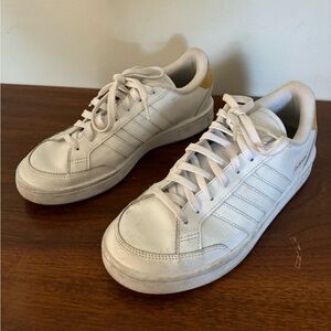 Adidas Grand Court SE Women’s Casual Sneaker, White/Gold, Size 8.5